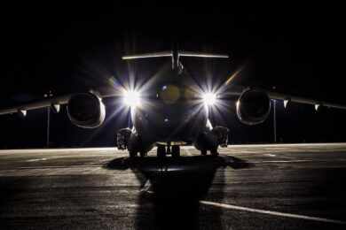 Embraer KC-390 da FAB realiza primeira missão com equipamento de visão noturna
