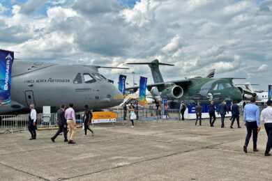 Sem encomendas vultosas em Le Bourget, Embraer vê suas ações despencarem