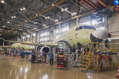 Nem tão russo: jato SSJ-NEW voará primeiro com motor de projeto francês