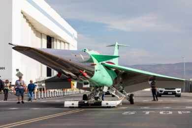 Supersônico silencioso, avião de testes X-59 da NASA é preparado para voar