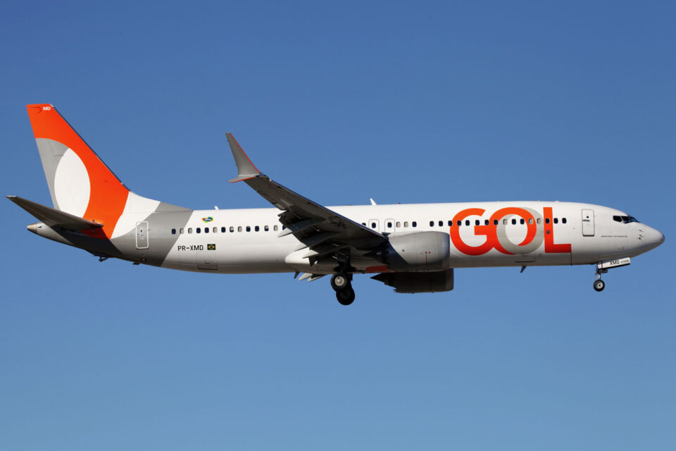 O leasing de um 737 MAX-8 igual ao da foto acima pode chegar em US$ 360 mil mensais. Foto: Colin Cooke Photo.