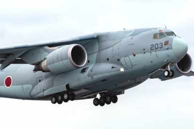 Cargueiro japonês Kawasaki C-2 pode virar “bombardeiro” de longo alcance