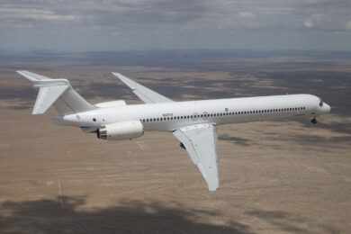 Boeing recebe MD-90 que passará por transformação radical com asas ultrafinas