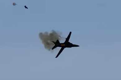 Raro caça russo MiG-23 cai durante show aéreo nos EUA