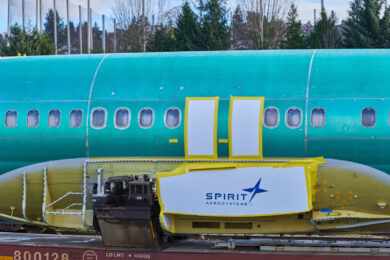 Cerca de 165 Boeing 737 MAX 8 ainda não entregues têm furos na fuselagem em locais errados