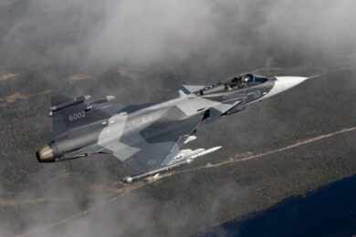 Suécia solicita à Saab a inclusão de novas funcionalidades no caça Gripen E