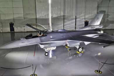 Lockheed Martin revela o primeiro caça F-16 Bloco 70 da Eslováquia
