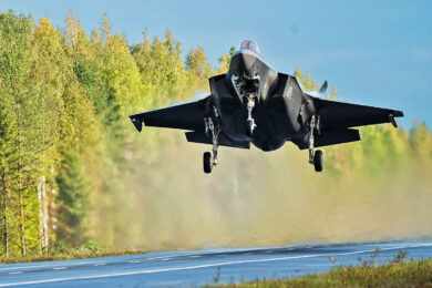 ‘Trânsito’ em estrada da Finlândia inclui até caças F-35 e Eurofighter Typhoon