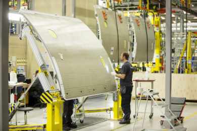 Saab e Boeing estendem parceria na fabricação de portas para o 787 Dreamliner