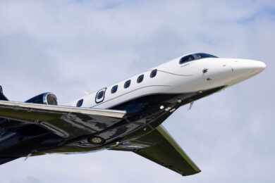 Jatos executivos da Embraer voam com ‘combustível ecológico puro’ em um dos motores
