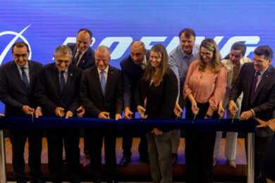 Boeing abre centro de engenharia e tecnologia no “quintal” da Embraer no Brasil