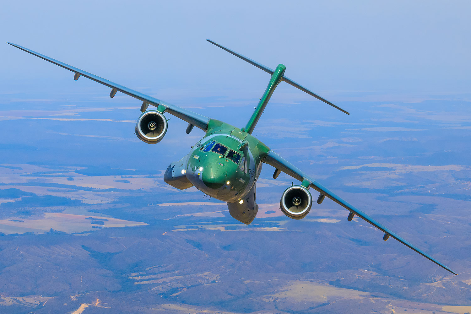 Embraer KC-390 é mais rápido, mais moderno e leva mais carga que Hercules -  04/09/2019 - UOL Economia
