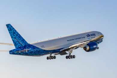 Companhia aérea fiel ao Jumbo recebe primeiro Boeing 777F cargueiro