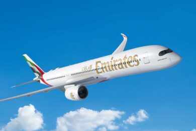 Projeção do A350-900 nas cores da Emirates