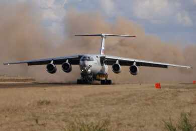 Rússia participa do Dubai Airshow e leva o cargueiro Il-76MD-90A ao evento