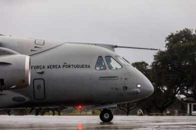 KC-390 português já buscou dois helicópteros Black Hawk para a Força Aérea nos Estados Unidos