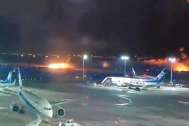 Airbus A350-900 da JAL é destruído pelo fogo após colidir com outro avião no Japão
