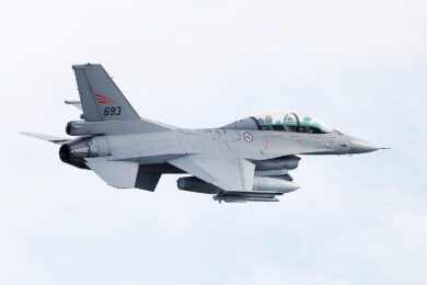 Noruega transfere dois de seus caças F-16 para treinar pilotos ucraninanos na Dinamarca