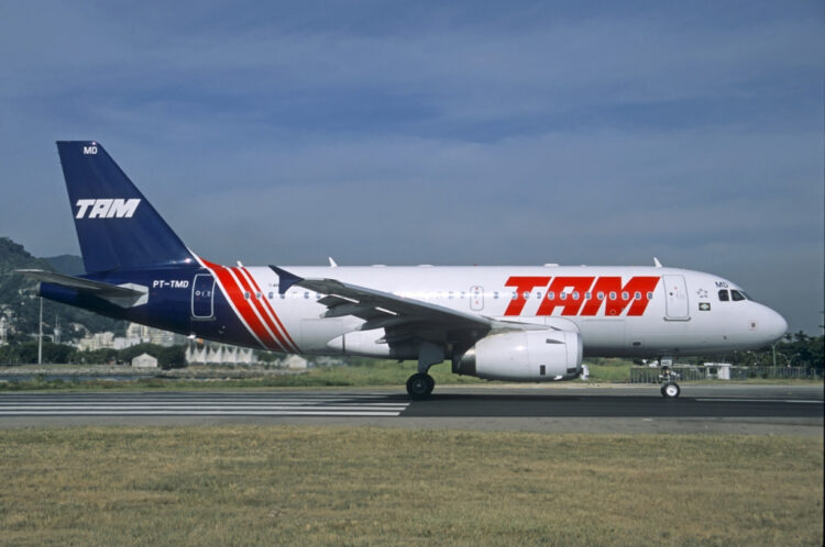 PT-TMD com as cores da empresa na década de 1980