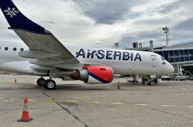 O jato Embraer E195 que atingiu um poste de ILS no domingo