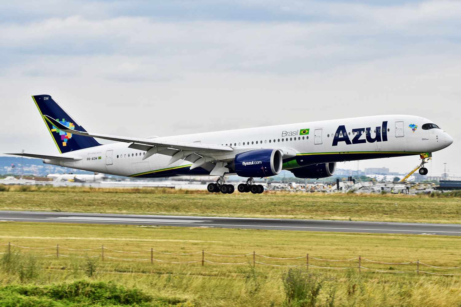 Airbus A350 PR-AOW