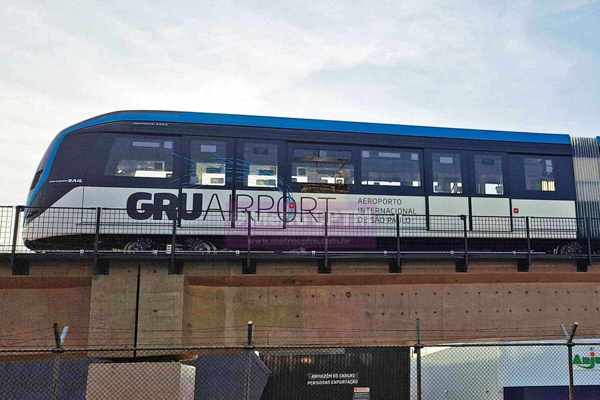 O primeiro trem do People Mover do Aeroporto de Guarulhos