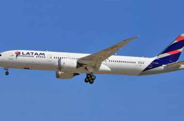 O Boeing 787-9 da LATAM que sofreu o mergulho