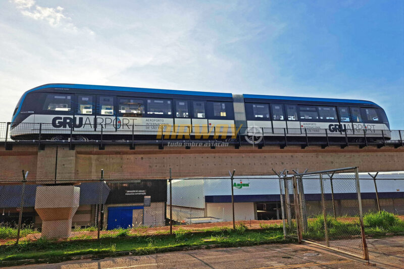 O primeiro trem do People Mover do Aeroporto de Guarulhos