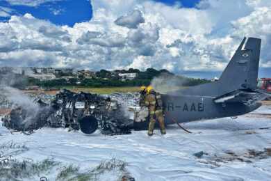 O Caravan PR-AAB ficou destruído após a queda em Pampulha