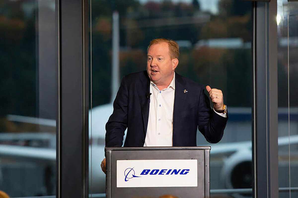 Stan Deal, que ocupava o cargo de CEO da divisão de aviões comerciais (Boeing)