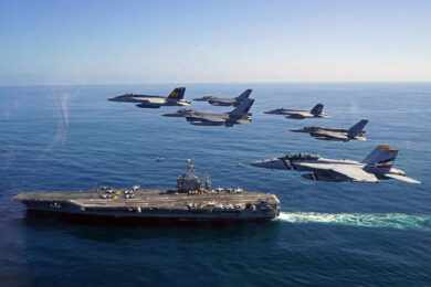 O porta-aviões USS George Washington que virá à América do Sul