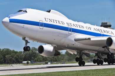 O E-4B, conhecido como "avião do juízo final"