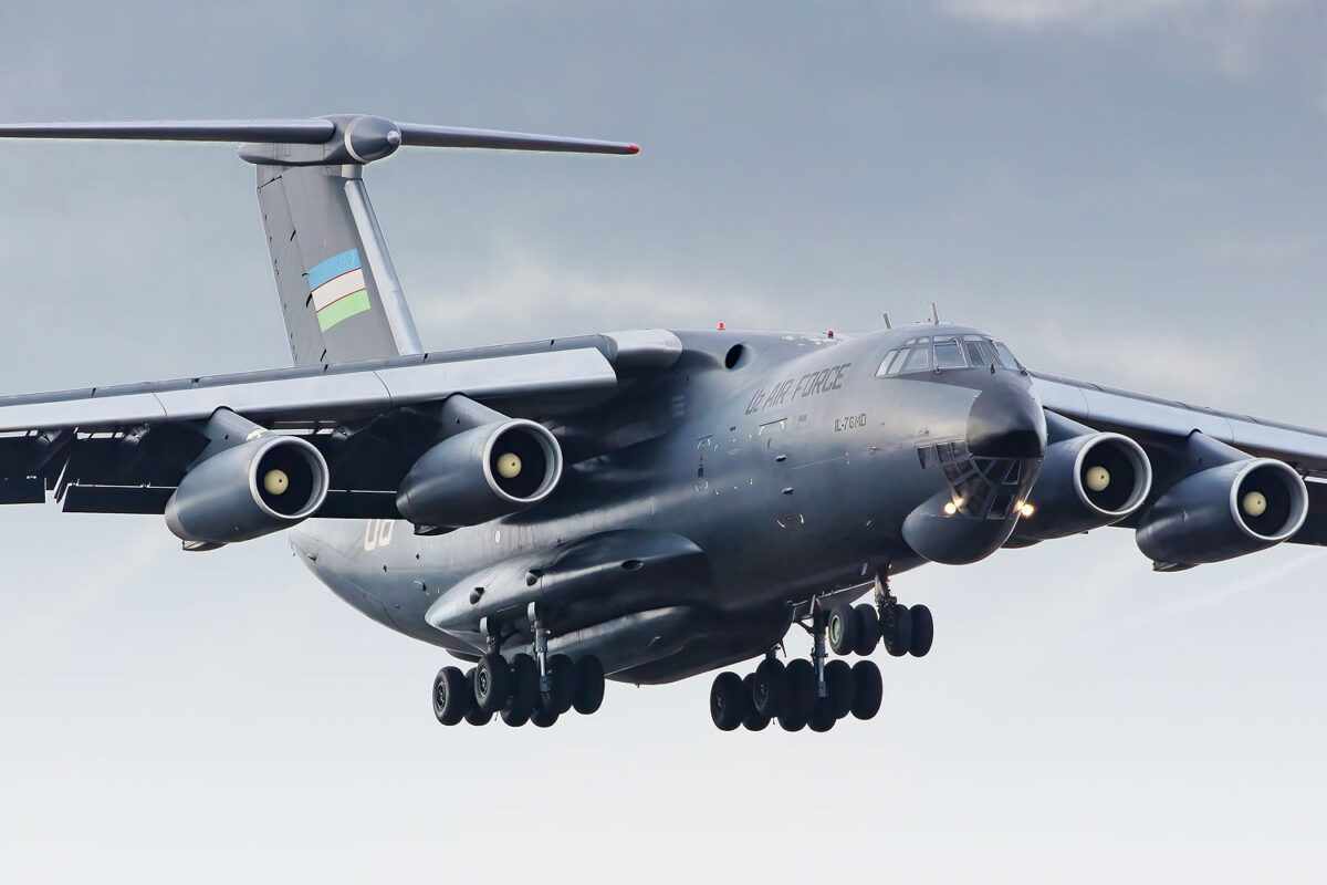 Il-76 da Força Aérea do Uzbequistão