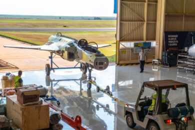 Primeiro Gripen que está sendo montado no Brasil (Saab)