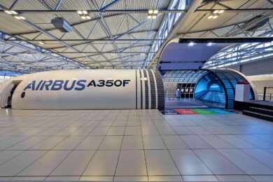 Maquete em tamanho real do A350F