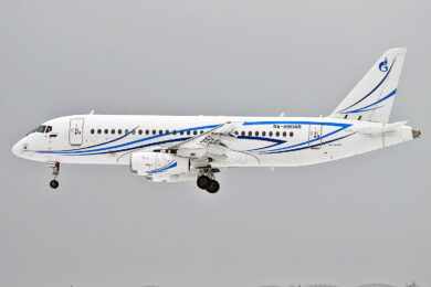 O jato SuperJet 100 que caiu perto de Moscou