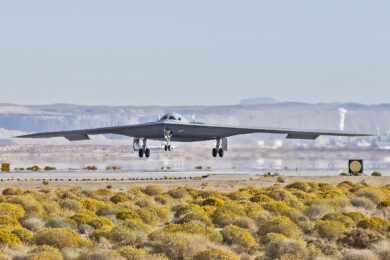 O B-21 em testes na Base Aérea de Edwards