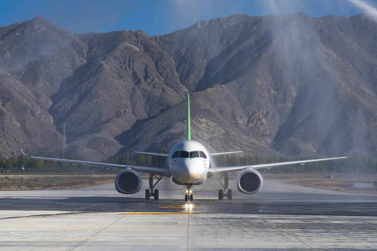 A aeronava de test C919 pousa em Lhasa