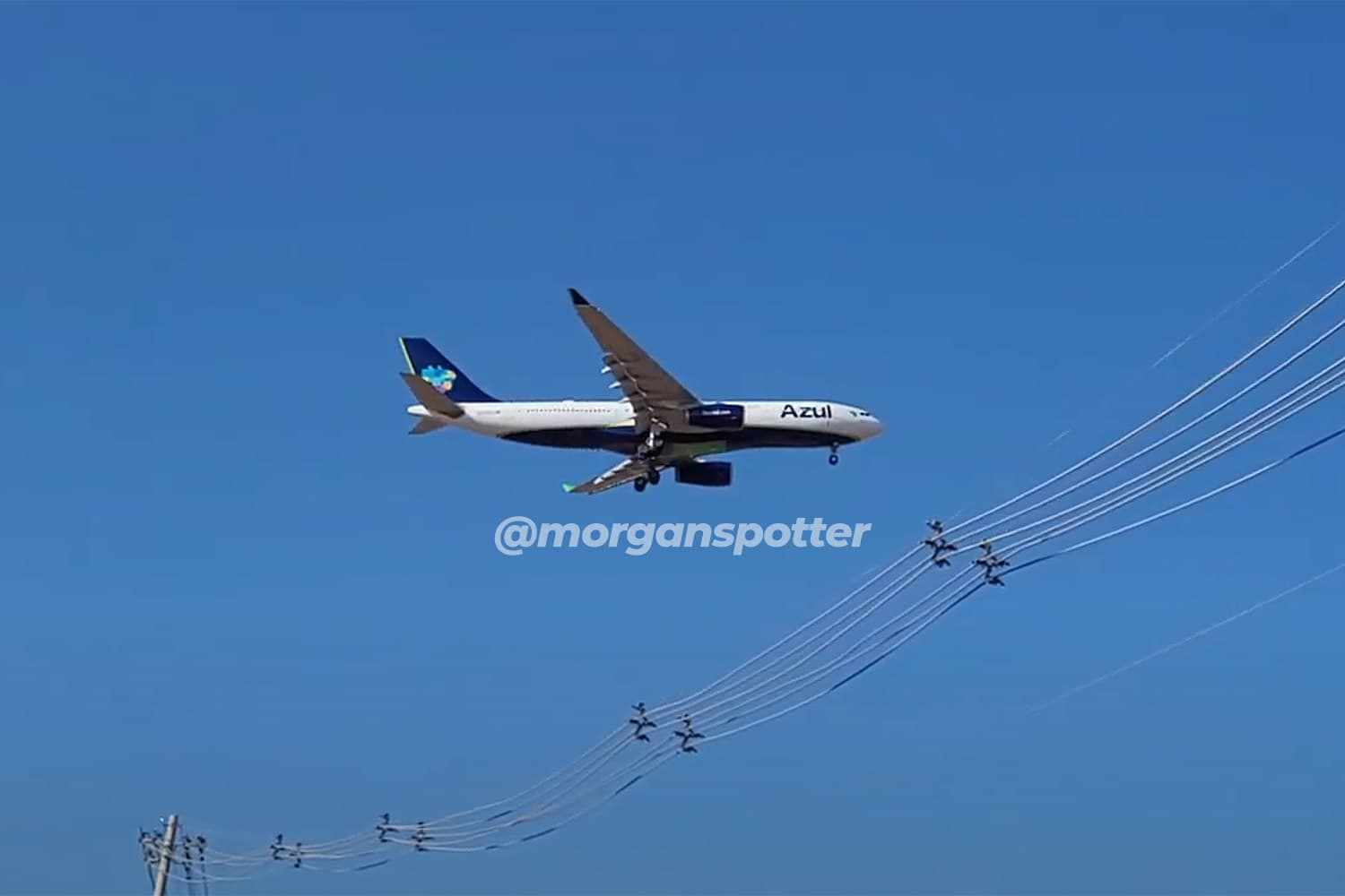O A330-200 PR-AIN chegando em Confins