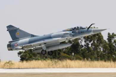 Caça Mirage 2000C da França pousando em Anápolis em 2006 (Rob Schleiffert)