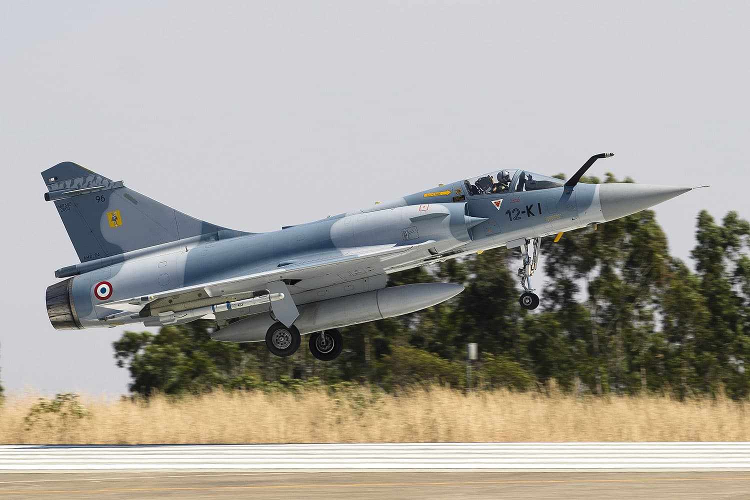 Caça Mirage 2000C da França pousando em Anápolis em 2006 (Rob Schleiffert)