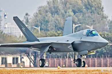 O caça chinês J-35A