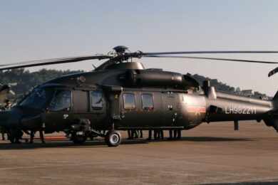 Helicóptero Harbin Z-20J em solo e sem armamentos.