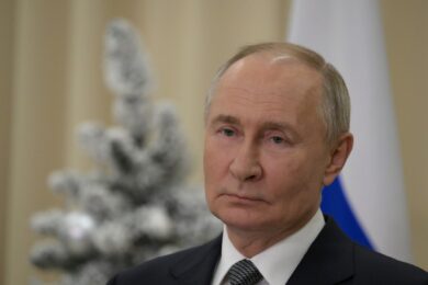 Vladimir Putin pede desculpas à presidente do Azerbaijão pela queda do Embraer 190