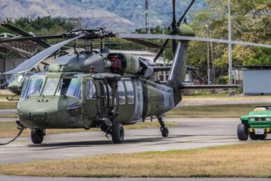 Com sanções dos EUA, Colômbia mantém frota de helicópteros Black Hawk em solo