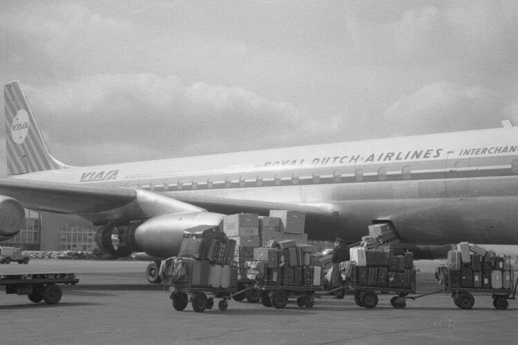 KL-VA_DC-8