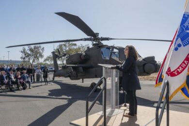 50º helicóptero de ataque Boeing AH-64E Apache do Exército Britânico (Boeing)