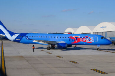 Um dos três Embraer E195 que estão associados à Total