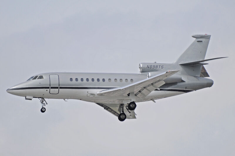 Jato Falcon 900 associado com a cantora Taylor Swift