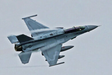 Caça F-16D Bloco 70 da Bulgária